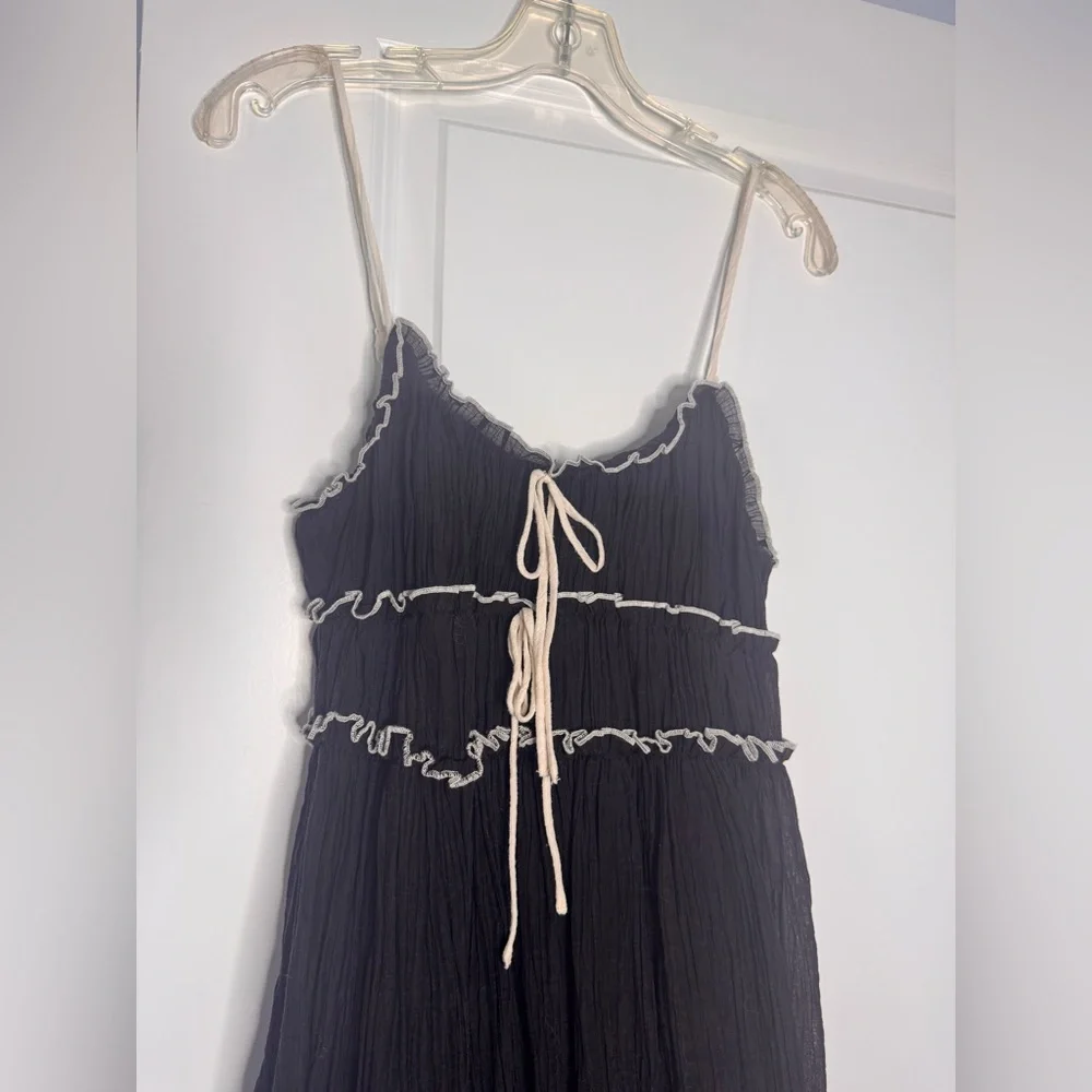 🍓6/$15🍓 Black & White Crepey Maxi Dress - Picture 5 of 7